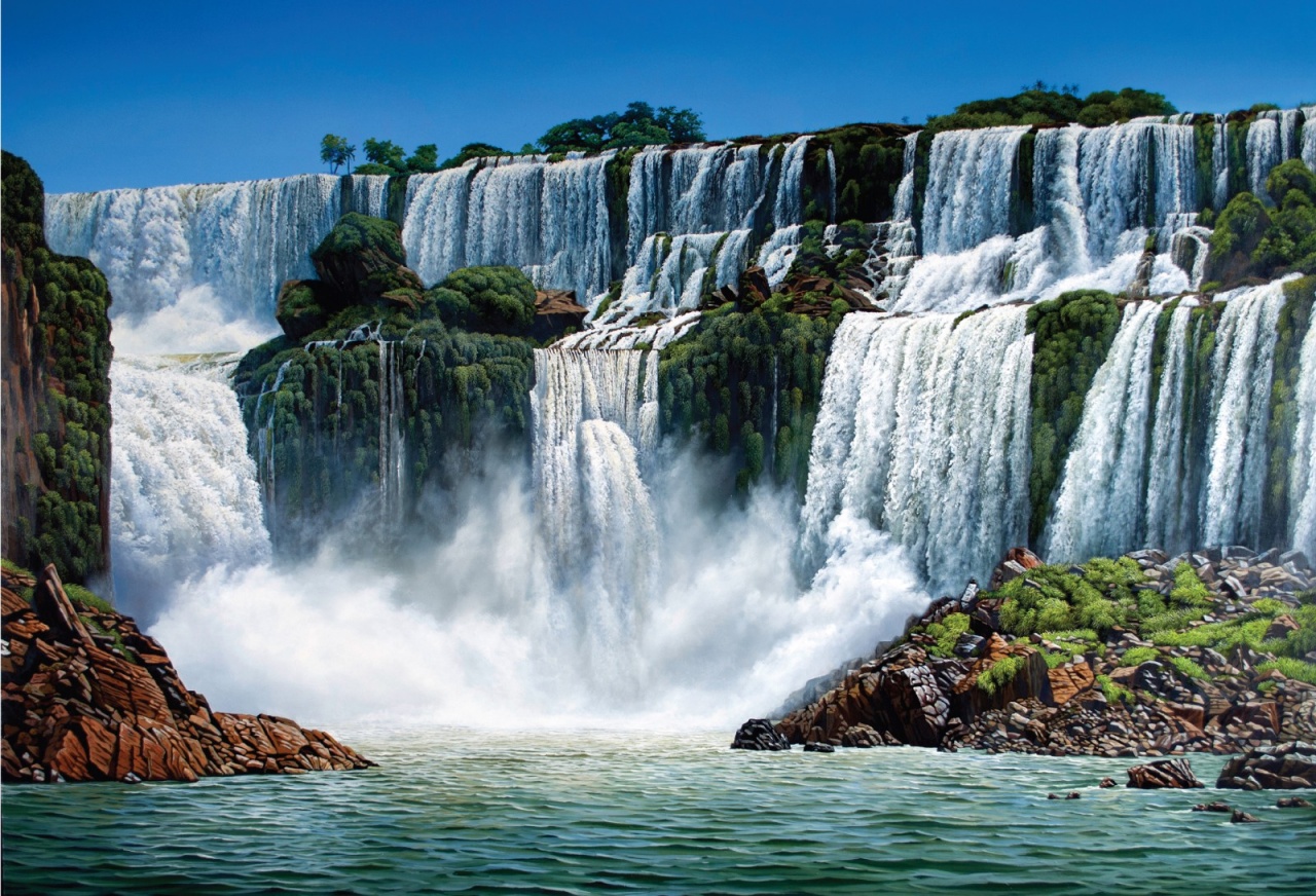 Широкий водопад в южной америке. Водопады Игуасу Аргентина. Водопады Фоз де Игуасу. Водопад Игуасу (Cataratas del Iguazu). Каскад водопадов Игуасу.